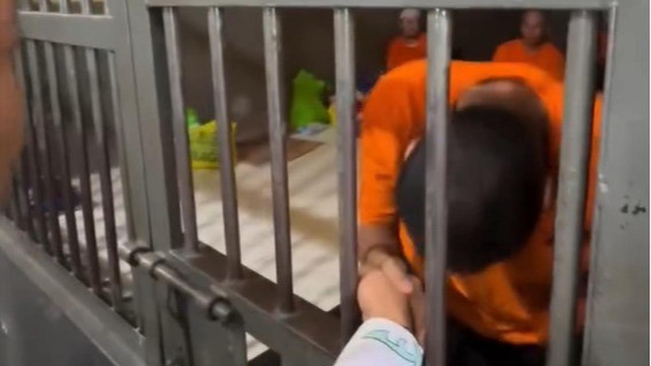 Tak Lagi Berambut Keriting, Ini 5  Potret Terbaru Vadel Badjiedeh Usai Sebulan Ditahan Polres Jaksel