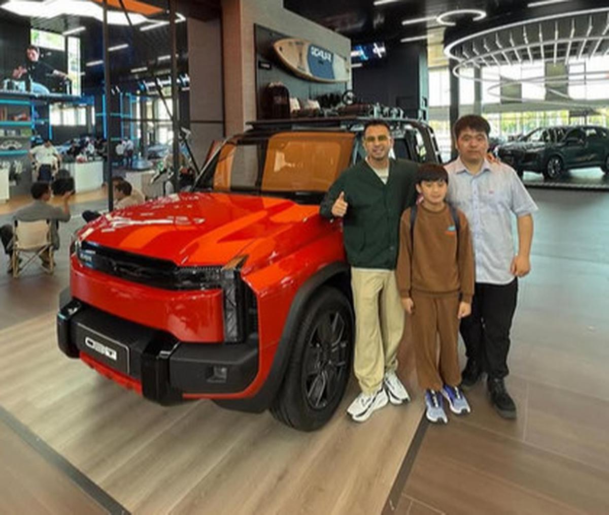 5 Potret Raffi Ahmad Gandeng Rafathar Kunjungi Pabrik Mobil Listrik di China, Jadi Inspirasi Generasi Muda