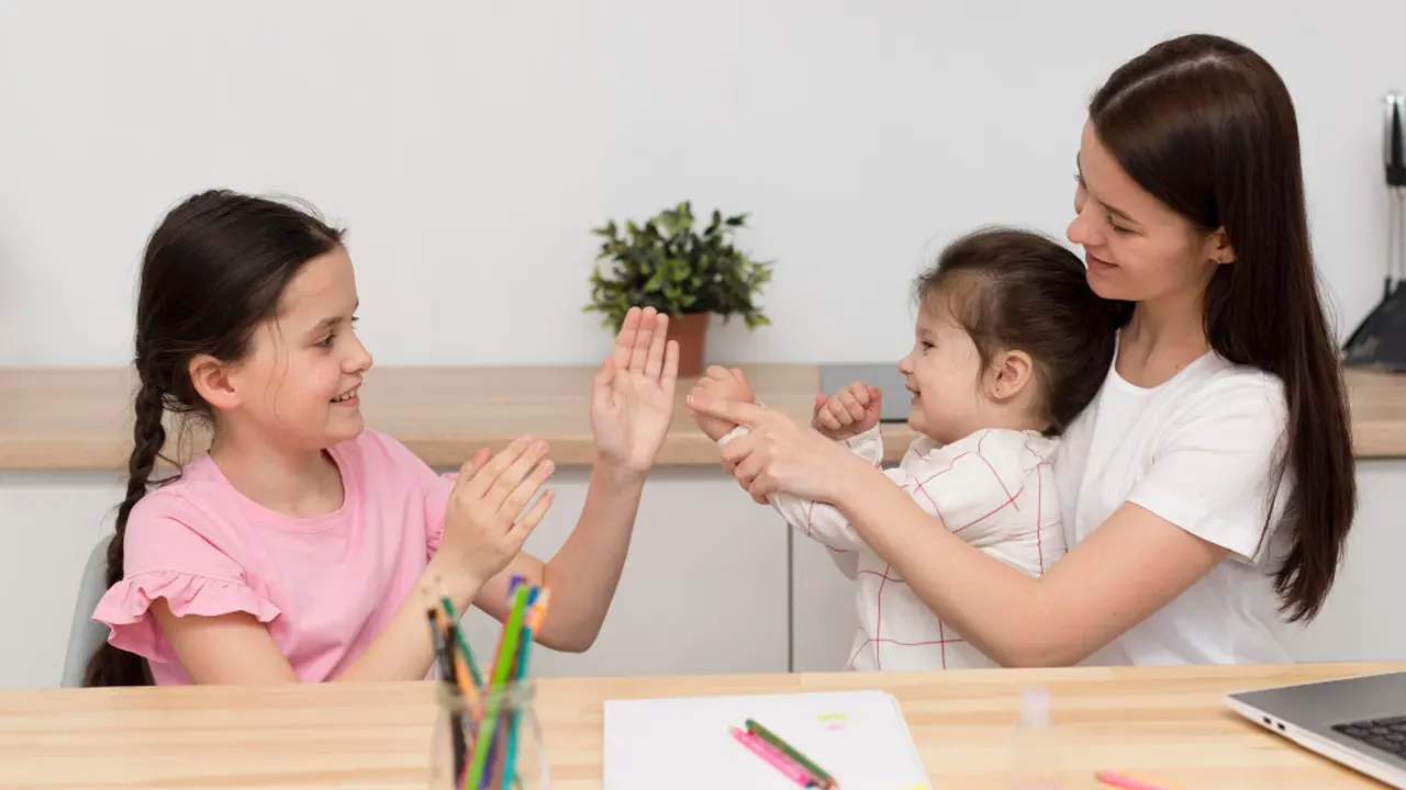 Tips Membantu Anak Balita Belajar Bergiliran dan Berbagi Sejak Dini
