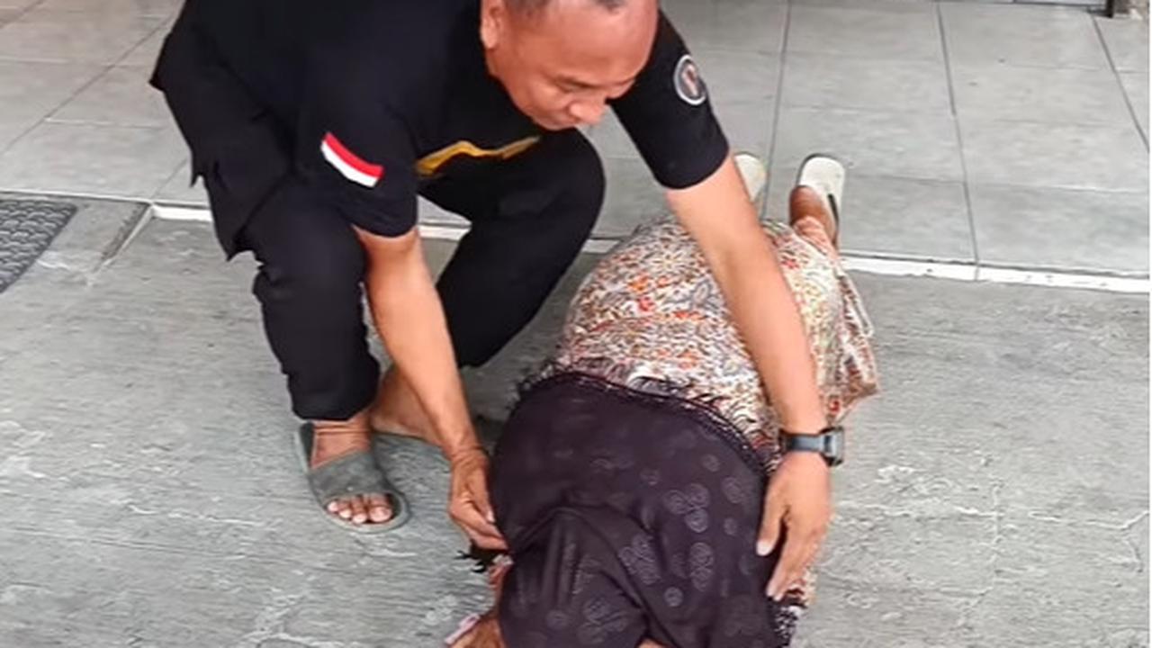 Saat ditanya Ipda Purnomo, Tasmini pun dengan penuh girang menjabarkan keinginanya yang belum terwujud.