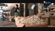 Langkanya pasokan garam mengakibatkan harga ikan asin di sejumlah daerah ikut melonjak. Akibatnya, minat pembeli pun sepi.