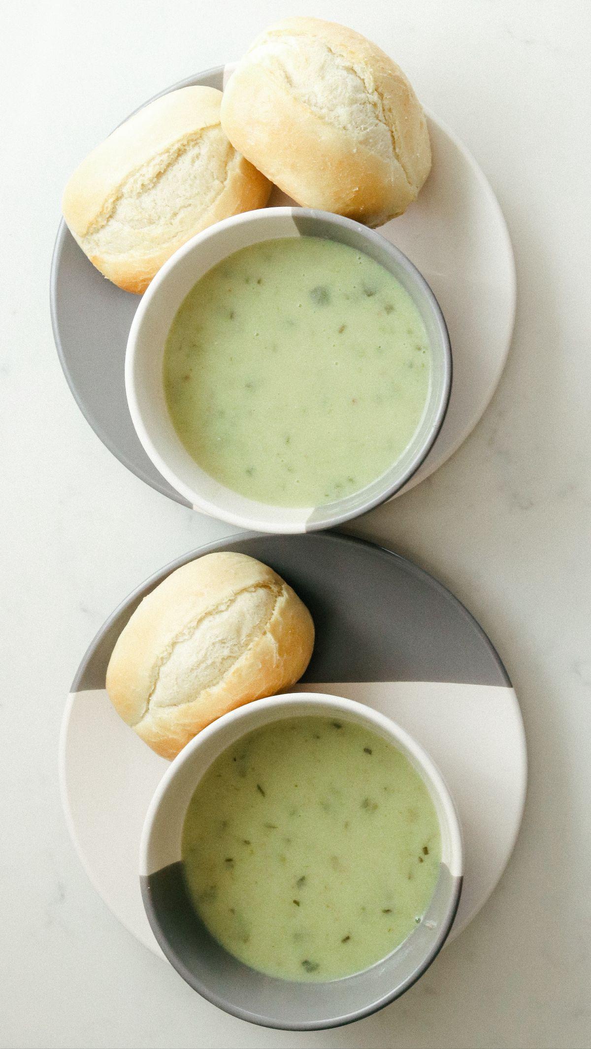 Menyiapkan menu MPASI yang tidak membosankan bagi si kecil dapat menjadi tantangan tersendiri bagi seorang ibu. Terlebih jika Anda adalah seorang ibu baru yang belum memiliki pengalaman mengasuh dan membuatkan makanan awal untuk bayi Anda. Namun tak perlu