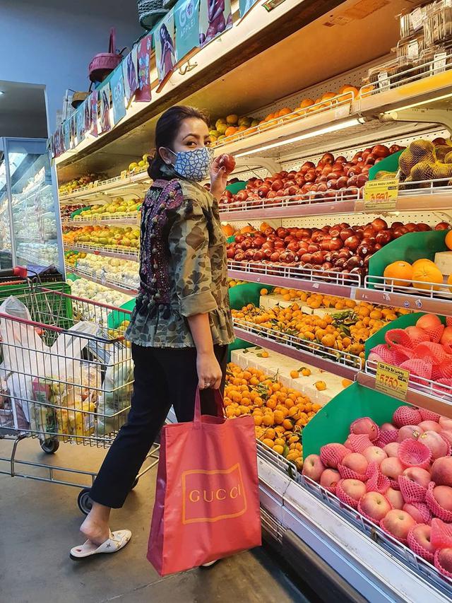 Mayangsari Belanja Sayur Pakai Tas  Mewah Gucci  Kulkasku 