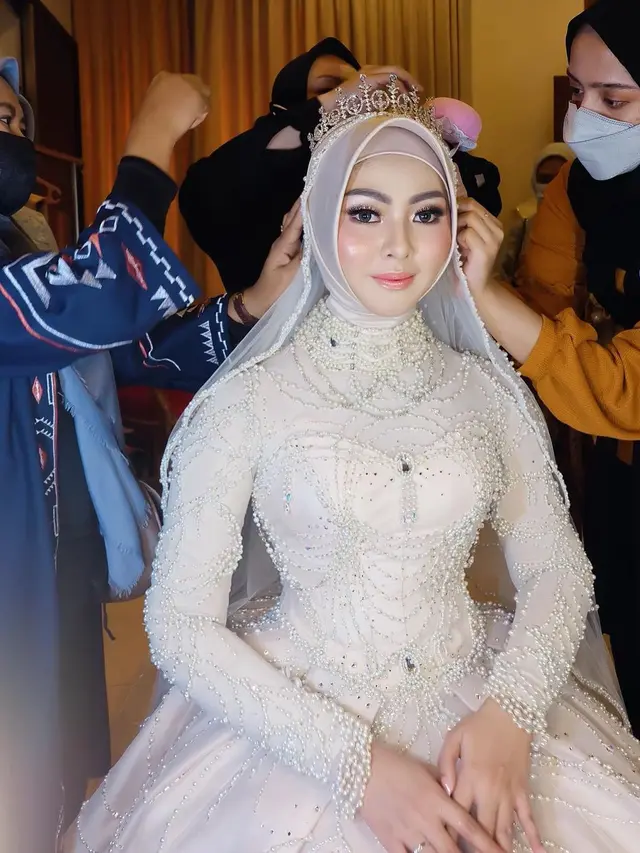 Wedding Makeup ala Arie Khayz Irawan, Glamour dan Tetap Jadi Diri Sendiri