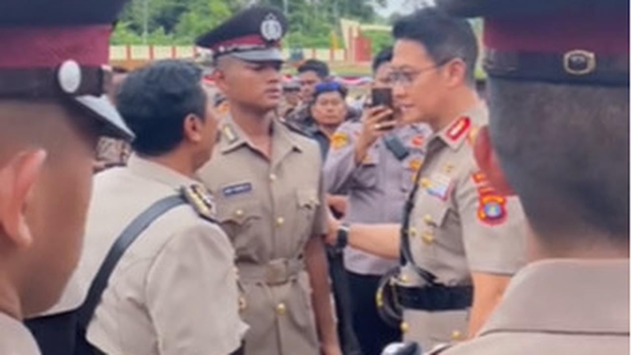 Dikutip dari video unggahan akun TikTok @rismaaprili10, Jumat (22/12) Bintara muda itu sampai dihampiri oleh sosok jenderal bintang dua.