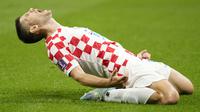 Penyerang Kroasia, Andrej Kramaric, muncul untuk meramaikan persaingan sepatu emas dengan torehan dua gol. Dia menyumbang dua gol saat Kroasia mengalahkan Kanada 4-1 di Stadion Internasional Khalifa. (AP/Aijaz Rahi)