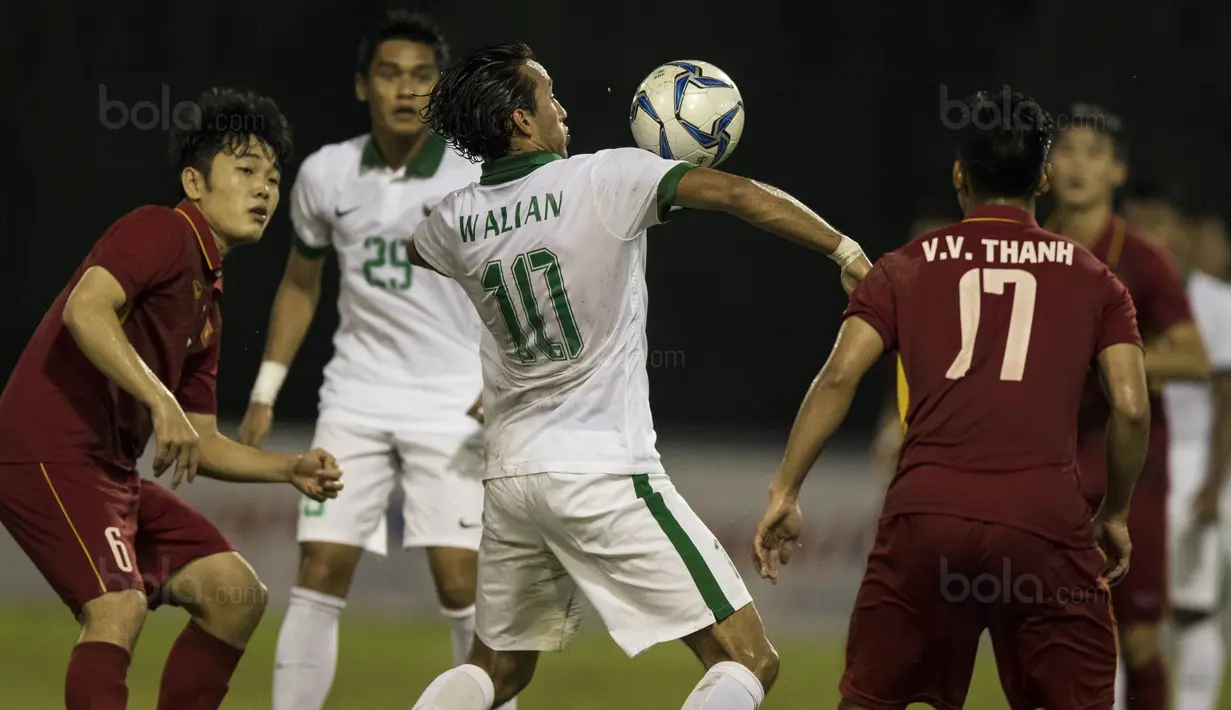 Pelatih Luis Milla melihat permainan apik dari pemain naturalisasi ini, meski belum mencetak gol namun pergerakannya yang aktif sepanjang laga kerap merepotkan bek-bek lawan. (Bola.com/Vitalis Yogi Trisna)