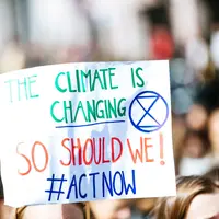 Ilustrasi seruan untuk mengatasi perubahan iklim. (dok. Markus Spiske/Unsplash.com)