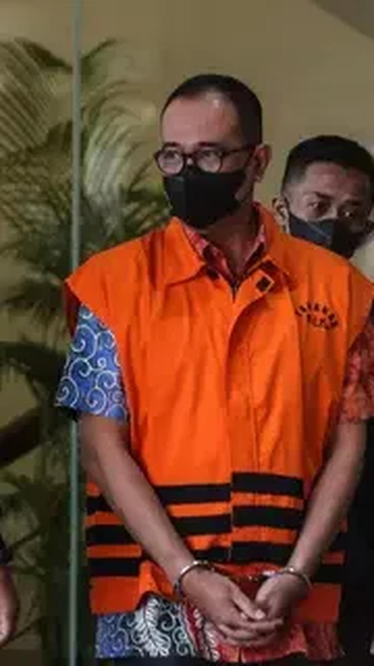 Rafael Alun Trisambodo ditetapkan sebagai tersangka kasus dugaan penerimaan gratifikasi perpajakan di DJP Kemenkeu. KPK juga menjerat Rafael Alun dengan Tindak Pidana Pencucian Uang (TPPU).
