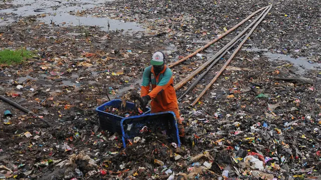 Sampah di Pesisir Marunda Kepu
