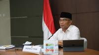 Menko PMK Muhadjir Effendy meminta pihak Kemsos dan Pemprov DKI bersinergi dalam hal pendataan penerima bantuan agar tak terulang kasus serupa dalam penyaluran bansos mendatang dalam Rapat Tingkat Menteri, Senin (4/5/2020). (Dok Kemenko PMK)