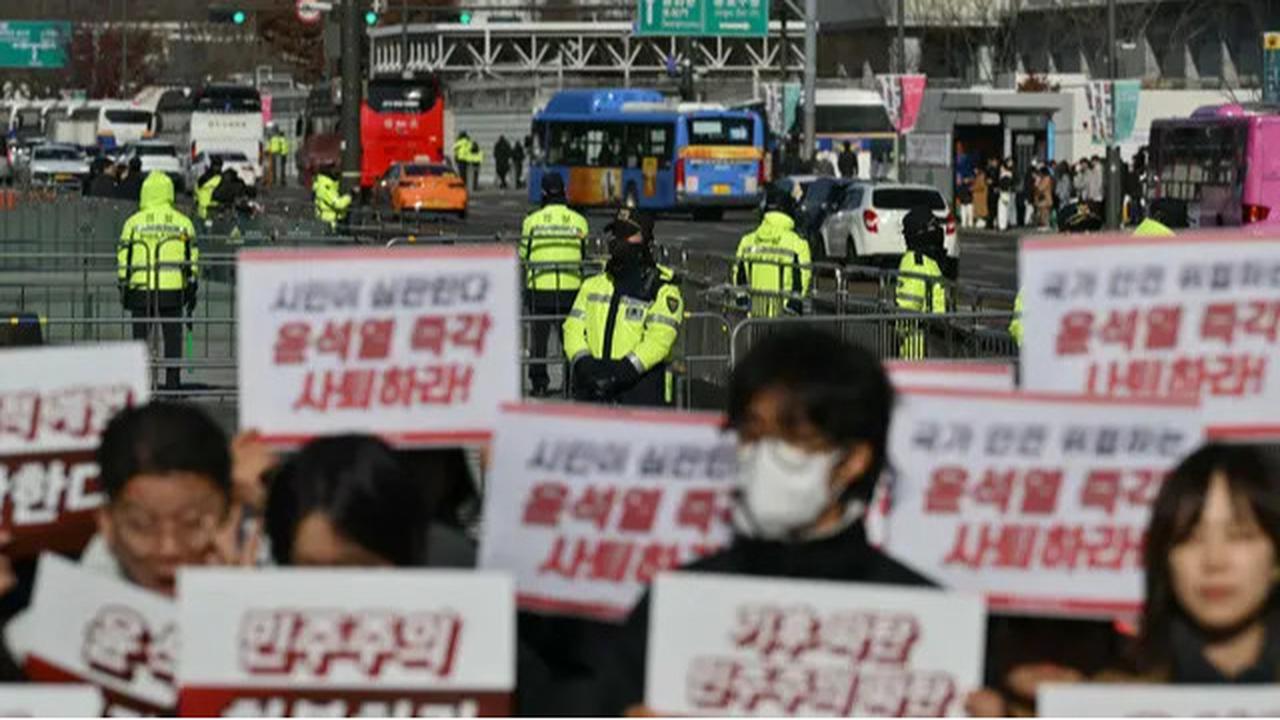 Darurat Militer Dicabut, Pengunjuk Rasa Desak Presiden Korea Selatan Yoon Suk Yeol Mundur