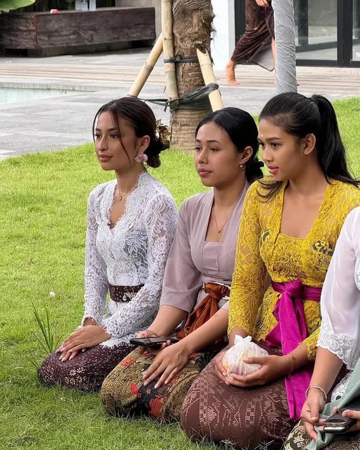 8 Potret Jennifer Coppen Gelar Ritual Melaspas di Bali, Rumah Baru Kamari