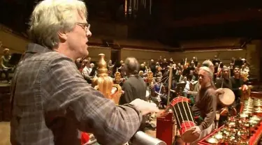 Stewart Copeland mempersembahkan Gamelan D'Drum di Morton Meyerson Symphony Center, Dallas, Texas, 5 Februari 2011.