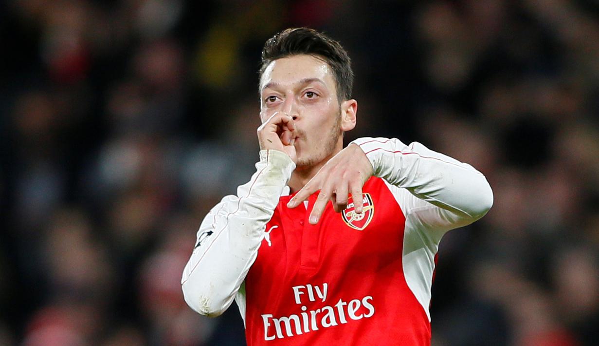 Ekspresi Mesut Ozil saat merayakan golnya ke gawang Dinamo Zagreb dalam laga Grup F Liga Champions di Stadion Emirates, London, Rabu (25/11/2015) dini hari WIB. (Reuters/Stefan Wermuth)