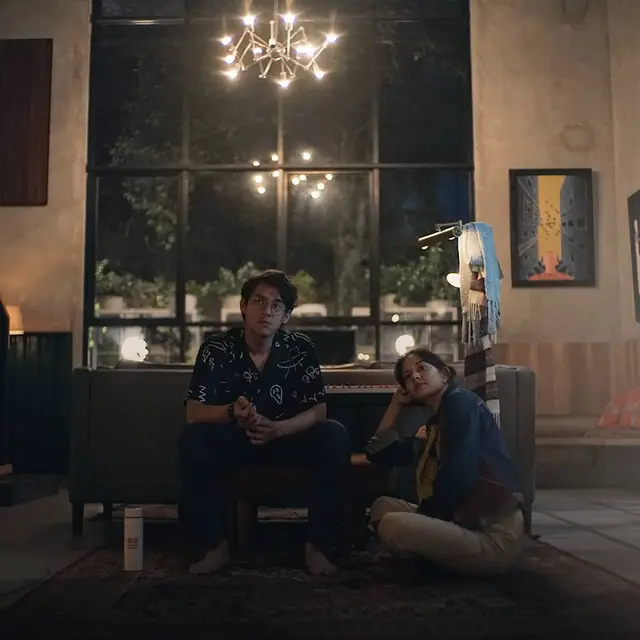 7 Potret Aurelie Moeremans dengan Ardhito Pramono yang Main Film Bareng