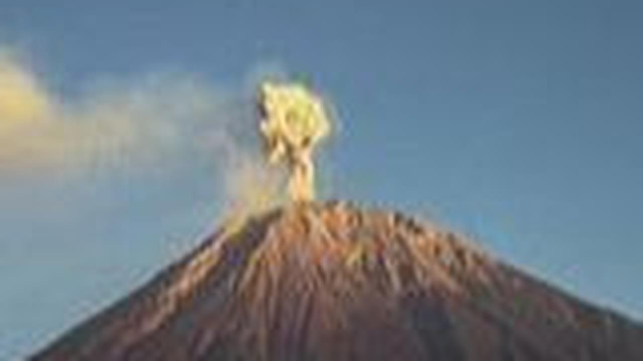 Gunung Semeru Erupsi Jumat Pagi, Statusnya Kini Siaga
