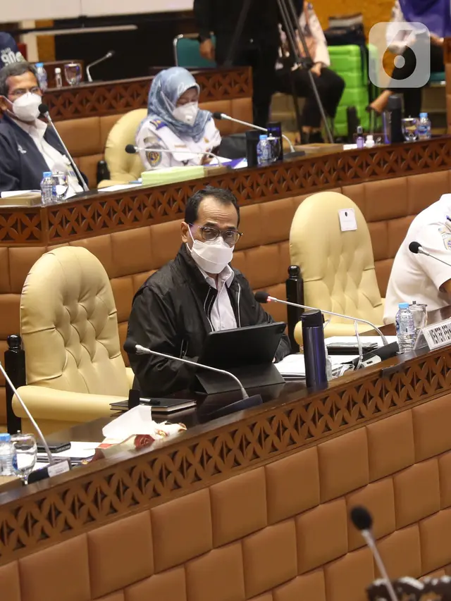 Raker Menhub Budi Karya dengan Komisi V DPR