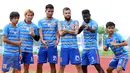 Punggawa PBFC bergaya jelang melakukan latihan di lapangan atletik Stadion Pakansari, Kab Bogor, Jumat (10/3). PBFC akan melakoni laga final Piala Presiden 2017 melawan Arema FC pada Minggu (12/3). (Liputan6.com/Helmi Fithriansyah)