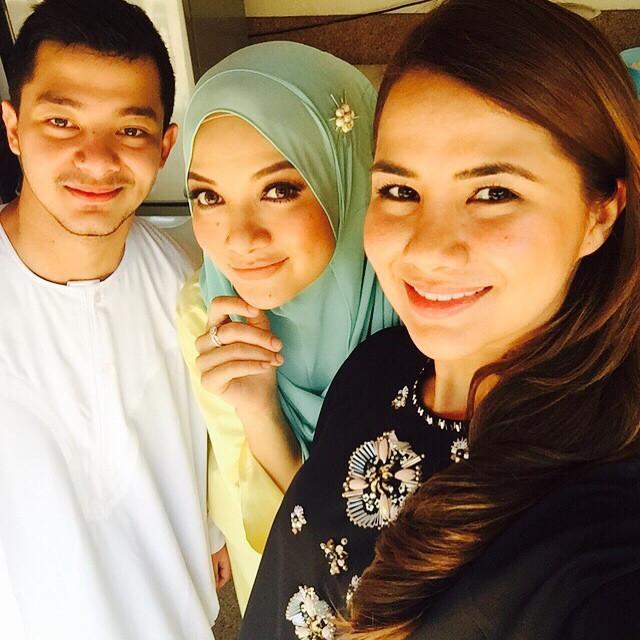 6 Potret Kebersamaan Noor Nabila dan Neelofa, Sang Kakak Artis Malaysia