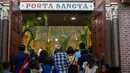 Mengawali Pekan Suci jelang perayaan Paskah 2025, umat Katolik di Surabaya melaksanakan Misa Minggu Palma pada 13 April 2025. (JUNI KRISWANTO/AFP)