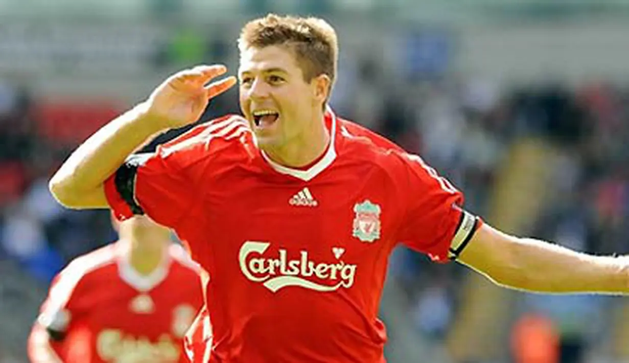 Kapten Liverpool, Steven Gerrard bergembira setelah mencetak  gol penentu kemenangan dalam lanjutan Liga Premier menghadapi Bolton Wanderers di Reebok stadium, Bolton, 29 Agustus 2009. AFP PHOTO/ANDREW YATES