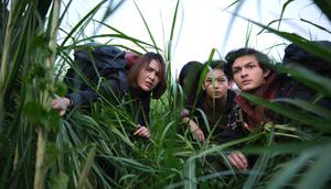 Fahad Haydra dan Amanda Manopo dalam film Dusun Mayit. (Foto: Dok. Hitmaker Studios)