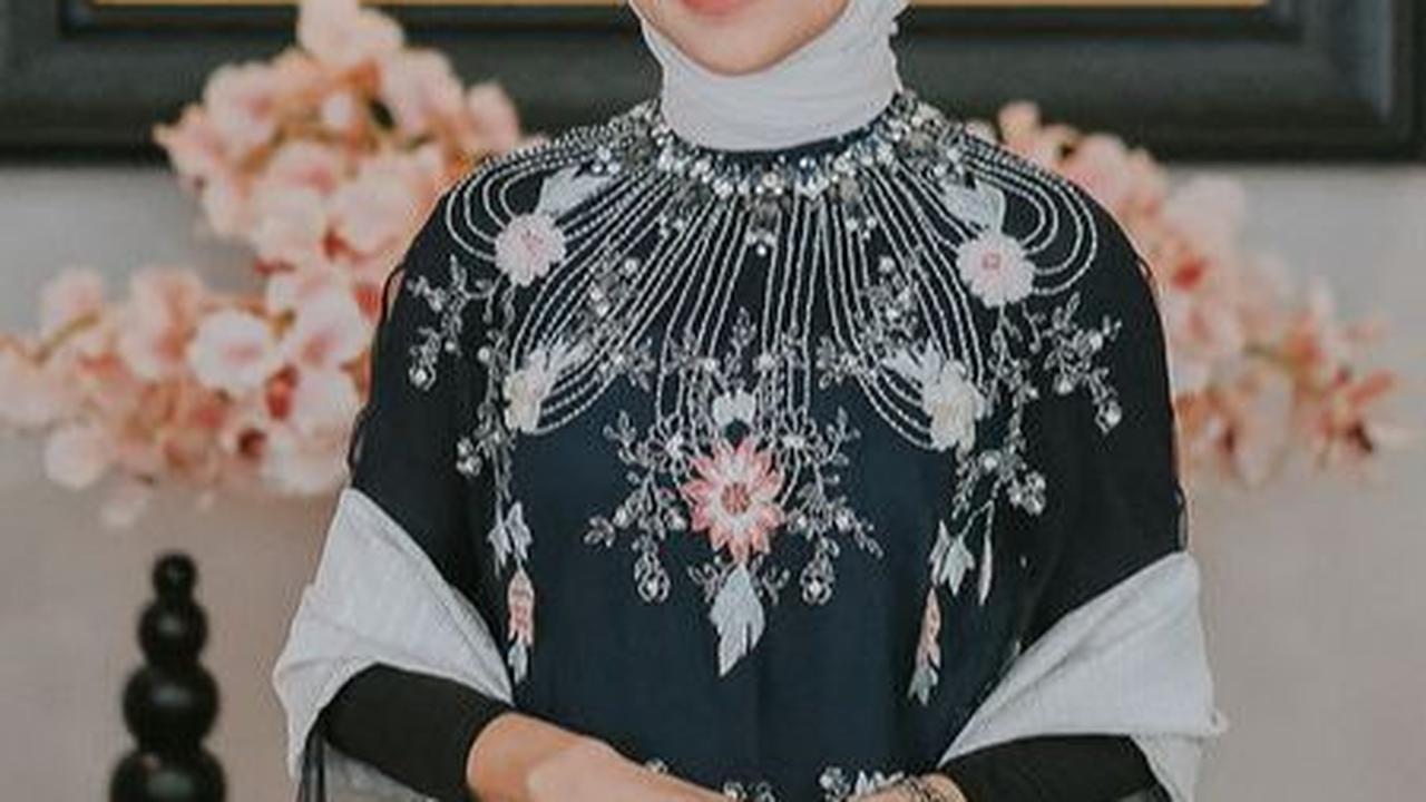 Meski sempat menjadi pasangan hidup Mayor Teddy, Wita tak pernah terlihat memamerkan kehidupannya di masa lalu. Sebaliknya, perempuan dengan 35 ribu pengikut ini sibuk menjadi wanita karier yang mandiri.