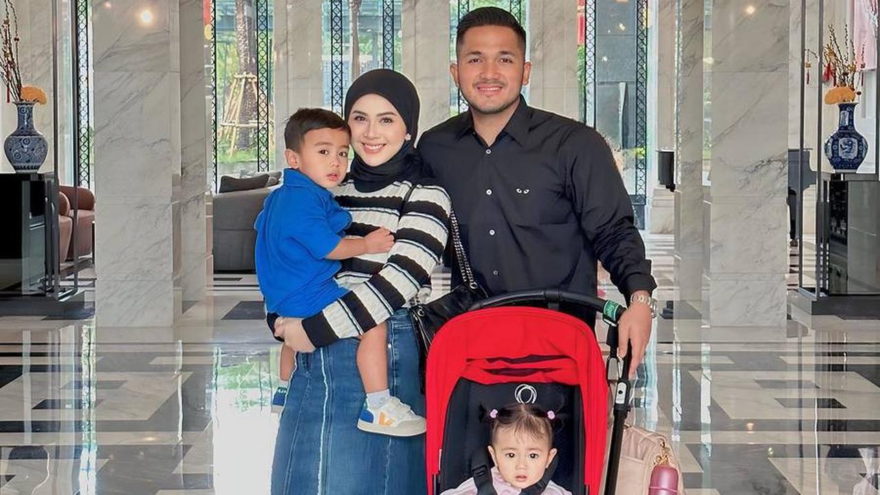 Penampilan Cantik Mamah Muda