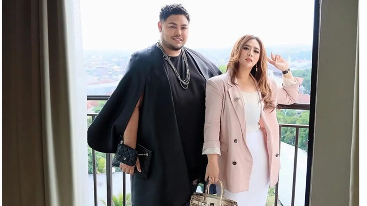 6 Potret Persahabatan Ivan Gunawan dan Maharani Kemala, Dikabarkan Saling Sindir