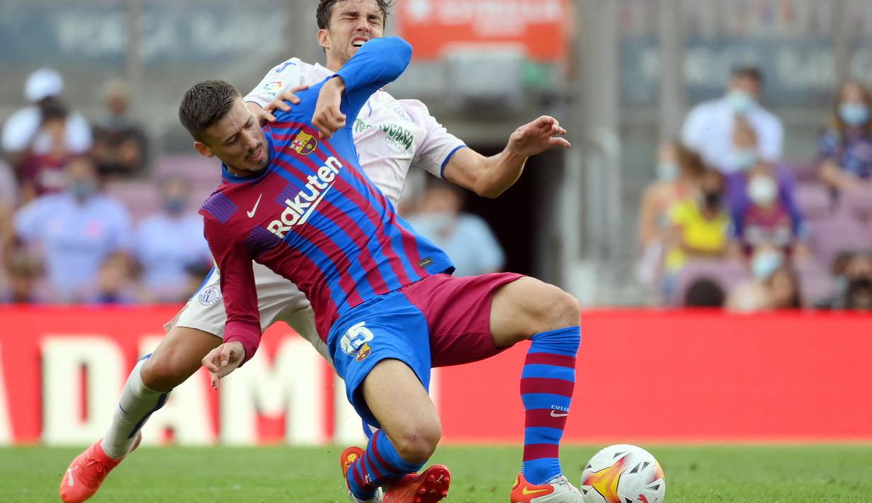 Clement Lenglet. Bek tengah Barcelona yang mulai kehilangan tempat utama sejak kedatangan Eric Garcia dari Manchester City musim ini amat dibutuhkan Newcastle United. Perannya amat dibutuhkan untuk memperkuat lini pertahanan The Magpies yang amat rapuh di awal musim ini. (AFP/Lluis Gene)