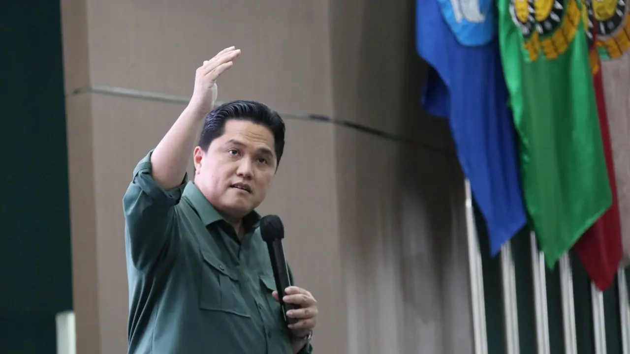 Menteri BUMN Erick Thohir dalam seminar 'Grand Design Menuju Generasi Emas 2045: Mengulas Visi Indonesia Maju Presiden Jokowi', di Gedung Auditorium USU, Medan, Minggu (9/1/2022). (Dok BUMN)