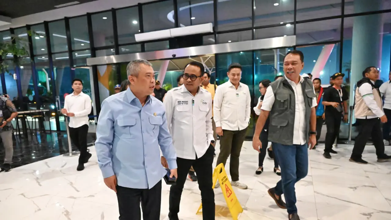 Menteri Perhubungan (Menhub) Dudy Purwagandhi mengecek tiga pelabuhan yang beroperasi di Banten saat libur Nataru. (Foto: Kementerian Perhubungan)