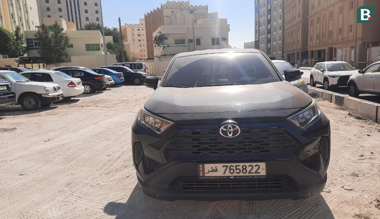 Bola.com pun akhirnya mengetahui alasan tersebut lewat salah satu sopir perusahaan rental mobil yang bernama Riaz. Pria asal India itu menjelaskan jika harga cuci mobil di Qatar bisa mencapai 50 Qatar Riyal atau sekitar Rp200 ribu. (Bola.com/Hendry Wibowo)