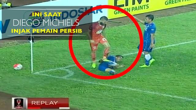 Berita video insiden bek Pusamania Borneo FC, Diego Michiels, menginjak badan bek Persib Bandung, Henhen Herdiana, di Piala Presiden 2017.