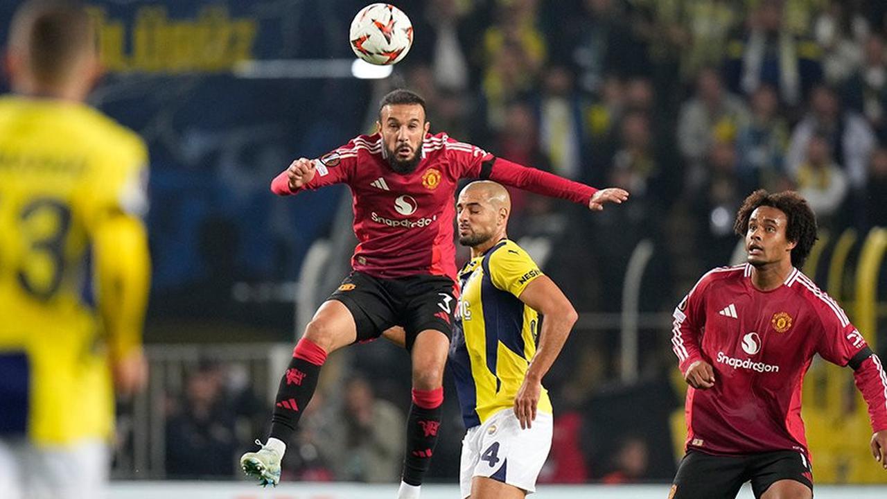Erik ten Hag Ungkap Alasan Pasang Noussair Mazraoui di Posisi Nomor 10 MU