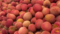 Ilustrasi buah leci. (Foto oleh Pixabay: https://www.pexels.com/id-id/foto/buah-bulat-merah-39288/)