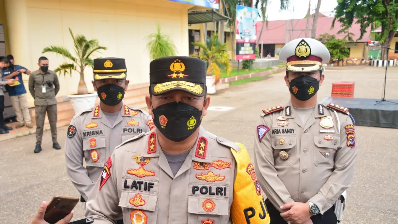 Kapolda NTT Irjen Pol Drs. Lotharia Latif, S.H., M.Hum, saat memberikan keterangan kepada awak media. (Foto Istimewah)