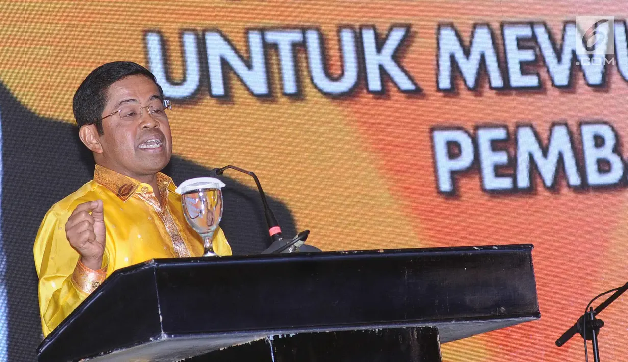 Plt Ketum DPP Partai Golkar, Idrus Marham saat memberi sambutan pembuka Mukernas Kosgoro 1957 di Jakarta, Selasa (12/12). Dalam sambutannya, Idrus meminta peserta Mukernas Kosgoro 1957 mendoakan Setya Novanto. (Liputan6.com/Helmi Fithriansyah)