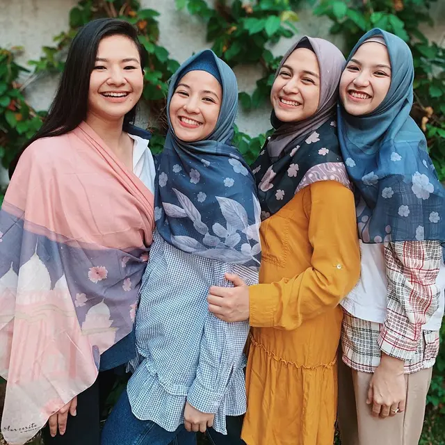 Jadi YouTuber, Ini 7 Momen Kompak Geng Artis The Berempat Aja