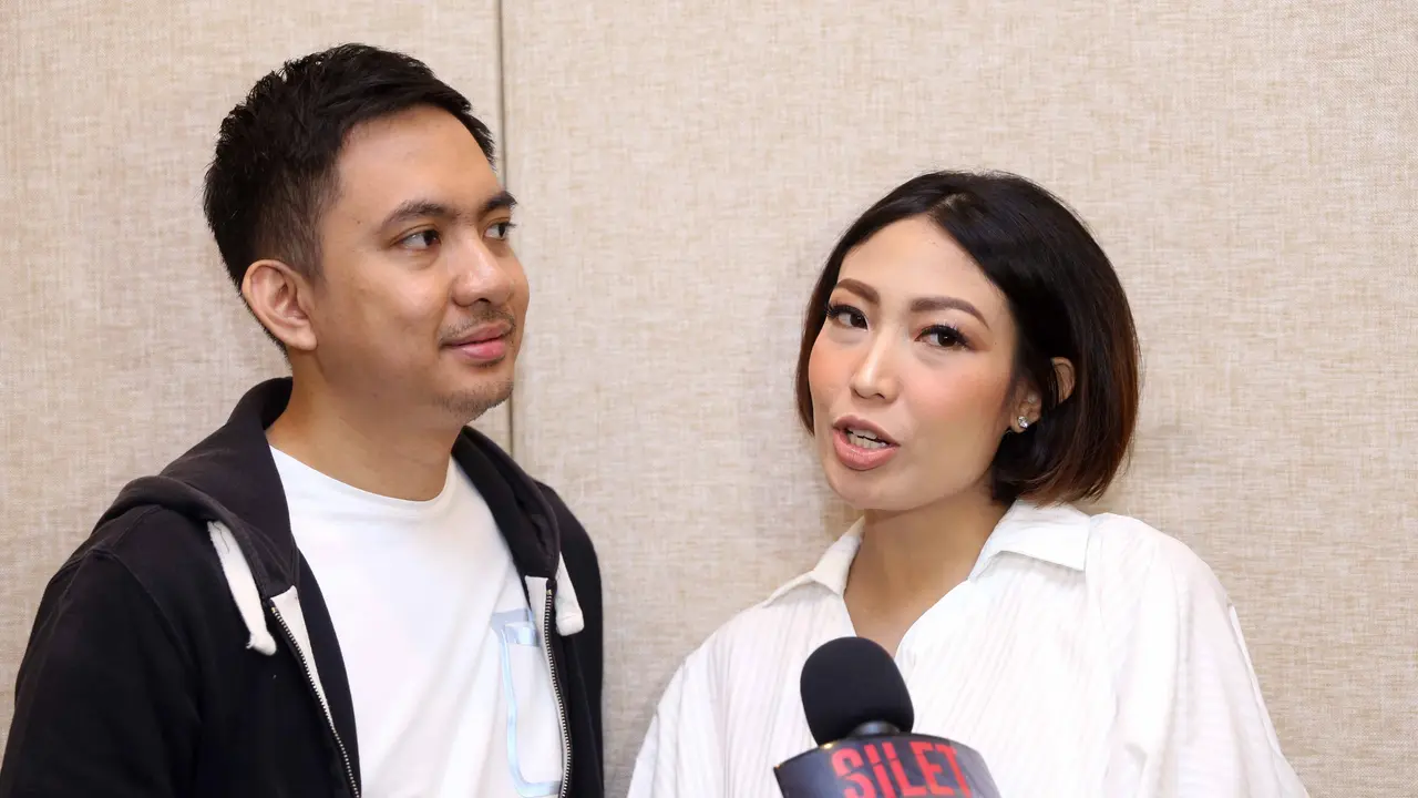 [Bintang] Ayu Dewi dan Suami