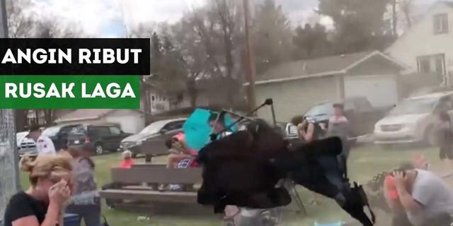 VIDEO: Angin Ribut Hentikan Laga Softball di Kanada