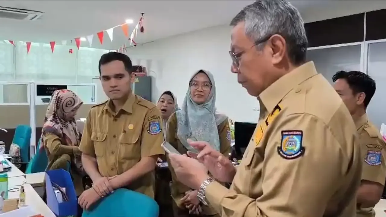 Wali Kota Tangerang Selatan Benyamin Davnie