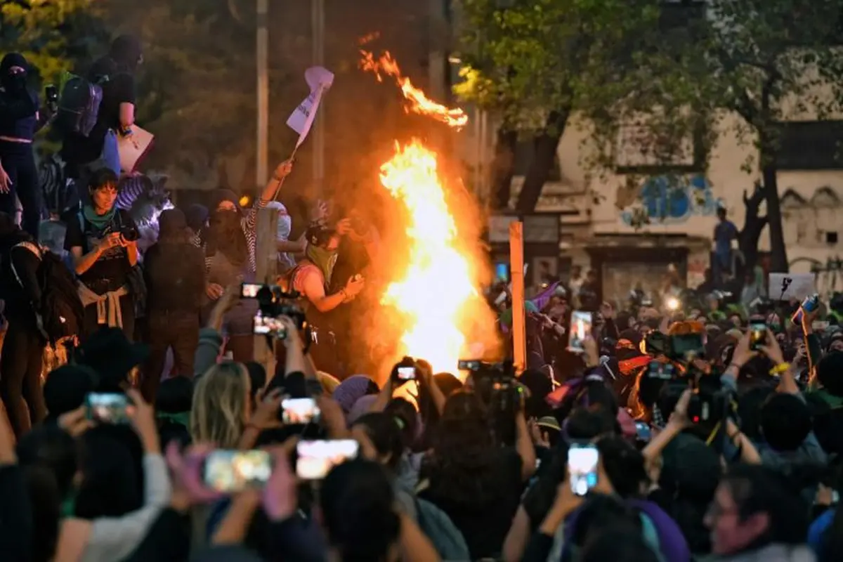 Demonstrasi kaum wanita di Meksiko.
