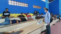 Polisi amankan pelaku perusakan dan penganiayaan di Situbondo, Jawa Timur. (Foto: Liputan6.com/Dian Kurniawan)