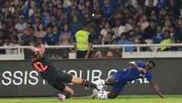 Pemain Chelsea merayakan kemenangan usai mengalahkan AC Milan dengan skor 3-0 dalam laga Indonesia Super Cup 2026 di Stadion Utama Gelora Bung Karno (SUGBK), Jakarta, Sabtu (8/8/2026). João Pedro mencetak dua gol, sedangkan satu gol Chelsea lainnya disumbangkan Moisés Caicedo. Chelsea memastikan gelar juara Indonesia Super Cup 2026 setelah tampil dominan sepanjang pertandingan. (KLY/Budy Santoso)