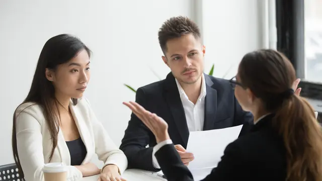 Ilustrasi Mendengarkan Atasan