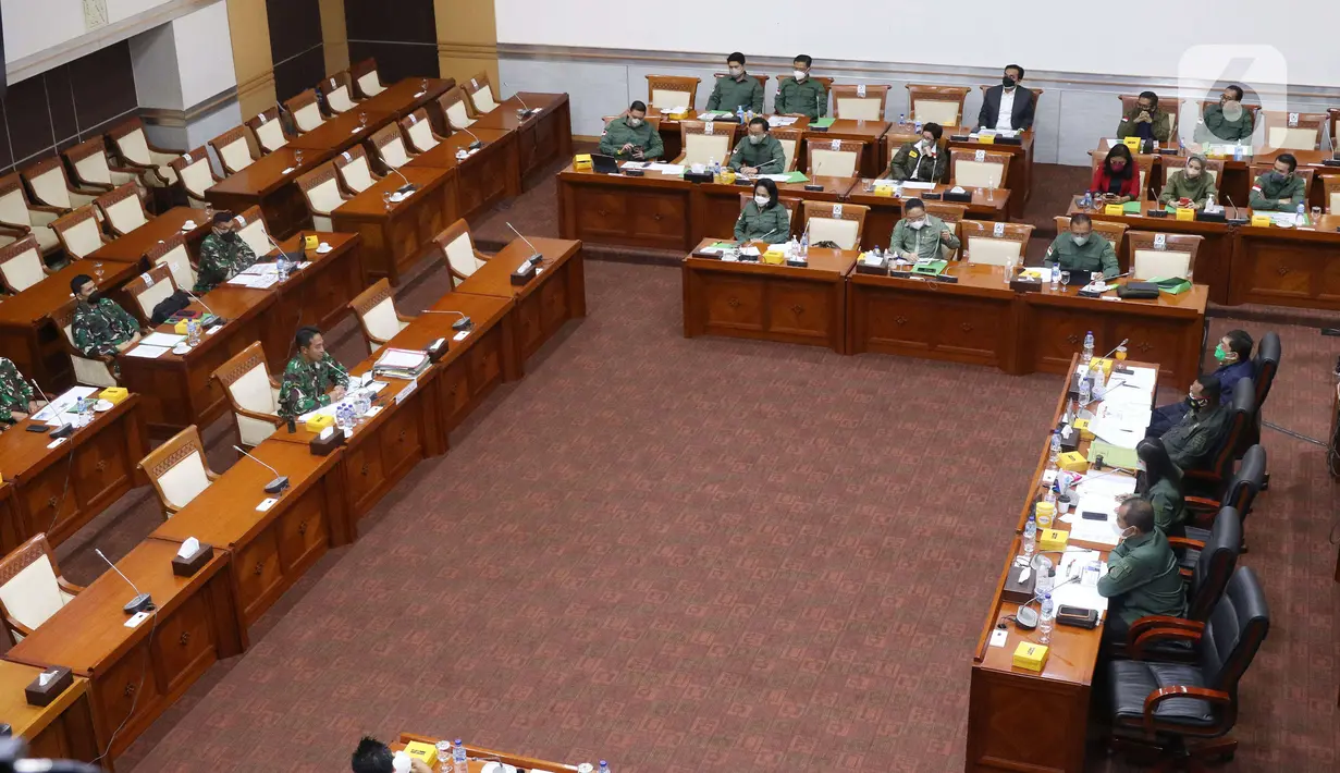 Suasana uji kelayakan dan kepatutan calon Panglima TNI terhadap KSAD Jenderal TNI Andika Perkasa di gedung DPR, Jakarta, Sabtu (6/11/2021). Andika Perkasa diajukan Presiden Joko Widodo sebagai Panglima TNI menggantikan Marsekal Hadi Tjahjanto yang pensiun bulan ini (Liputan6 com/Angga Yuniar)