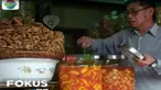 Bahkan dalam sehari bisa saja tak ada wisatawan yang berbelanja oleh-oleh di lapak mereka.