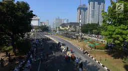 Akses menuju Gedung Mahkamah Konstitusi terlihat lengang di Jalan Merdeka Barat, Jakarta, Kamis (27/6/2019). Puluhan ribu personel TNI-Polri dikerahkan guna mengamankan sidang pembacaan putusan hasil sengketa pilpres 2019 serta melakukan penutupan jalan menuju Gedung MK. (merdeka.com/Imam Buhori)